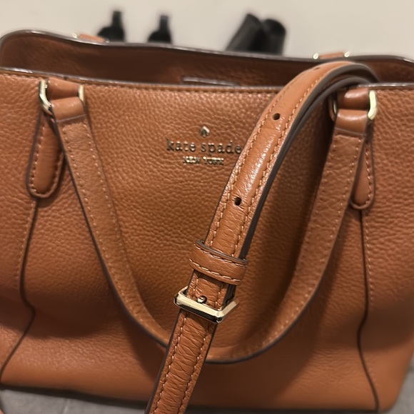 Preloved authentic Kate spade purse. Comes with Kate spade strap. 8/10 condition - Picture 6 of 6